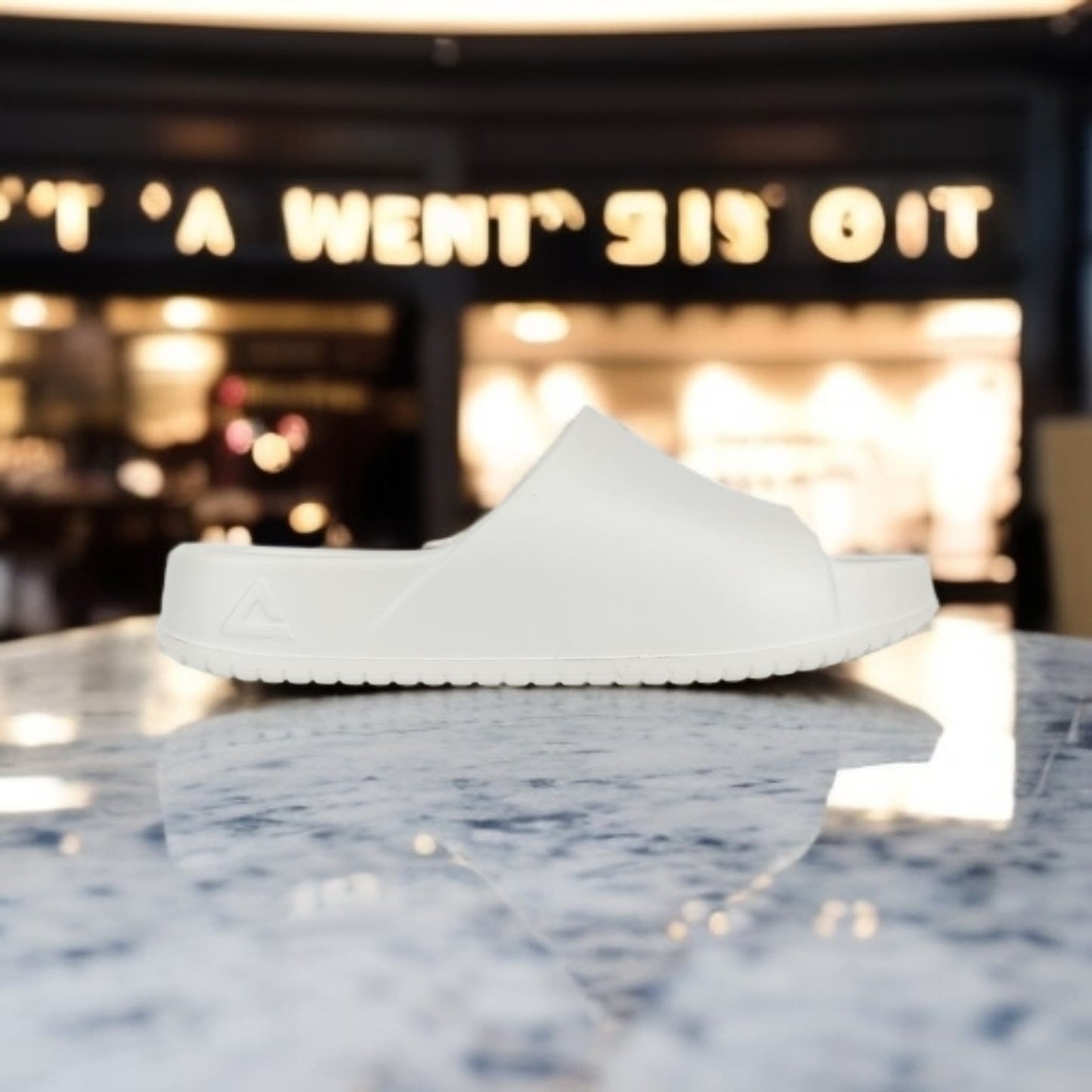 RLW2401L-0014 SLIPPERS _MIKLY WHITE