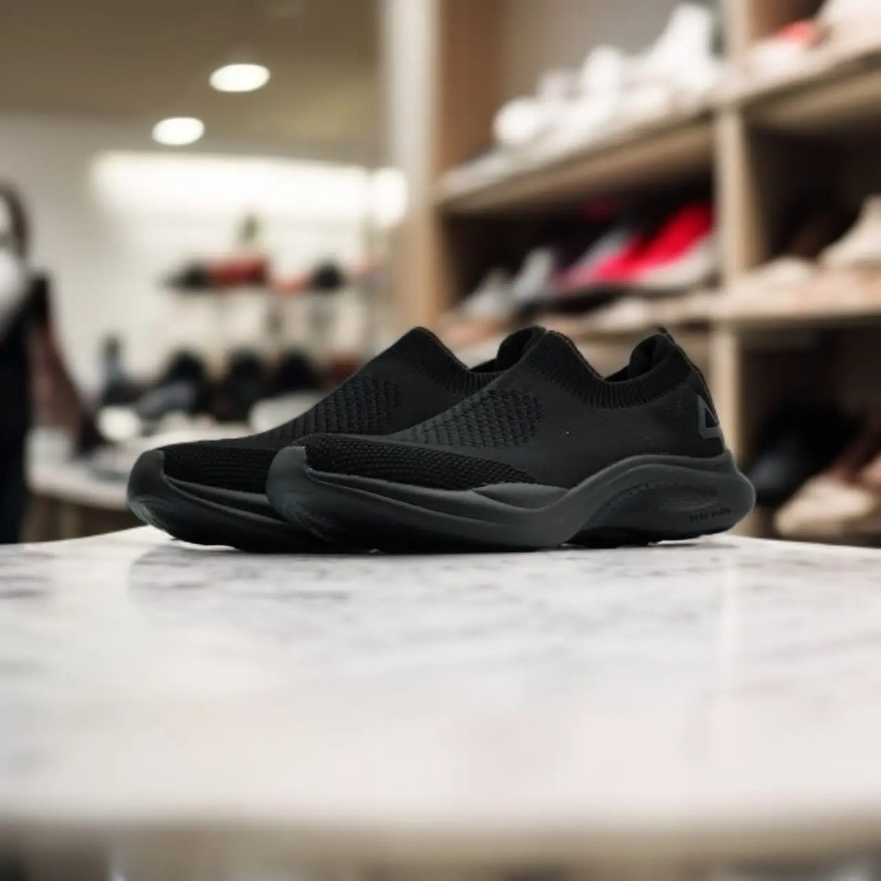 E231541J	Walking Shoes     ALL BLACK - 213.PEAK