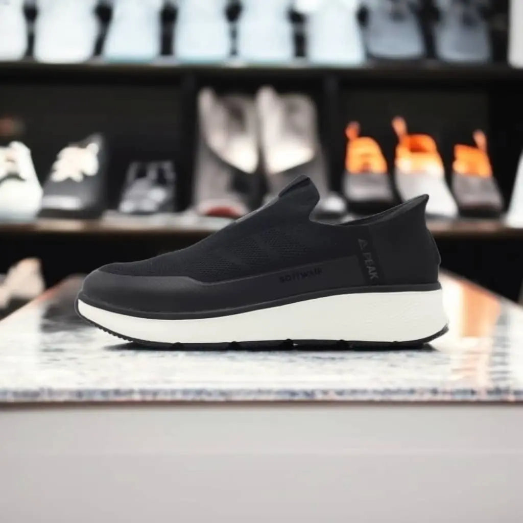 AET41521J-20K6	WALKING SHOES	BLACK/ OFF WHITE - 213.PEAK