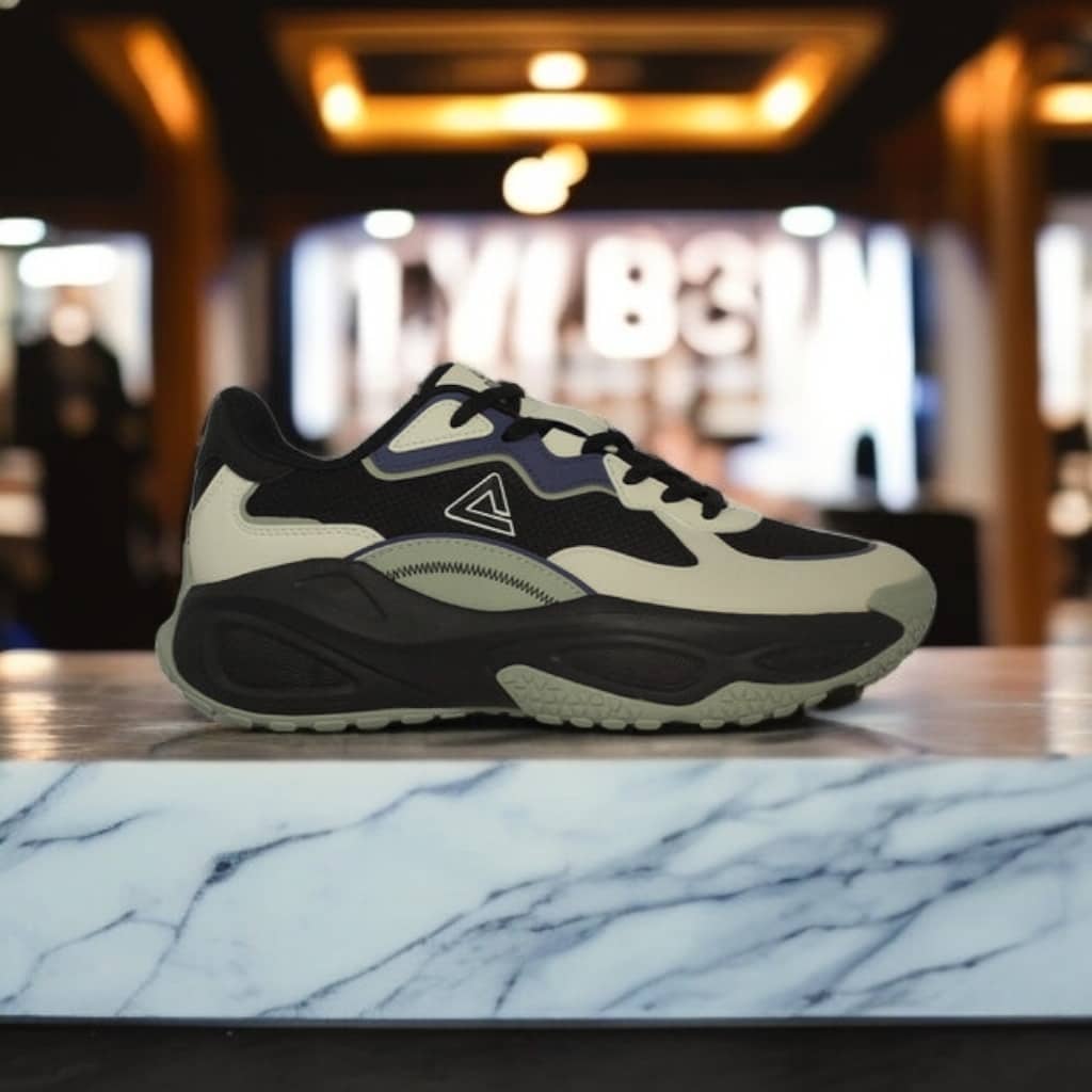 A1EXT51697E-2056	RETRO  CASUAL SHOES Black/Apple